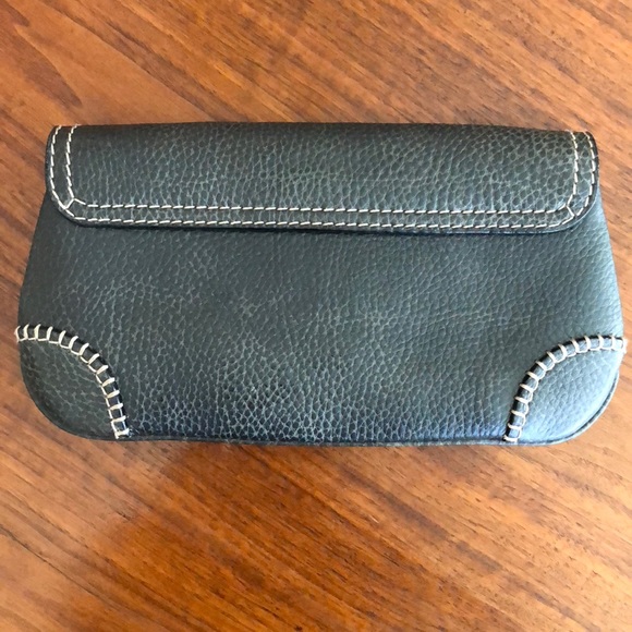 A Gucci Graphite Pebbled Leather Clutch - Picture 3 of 8